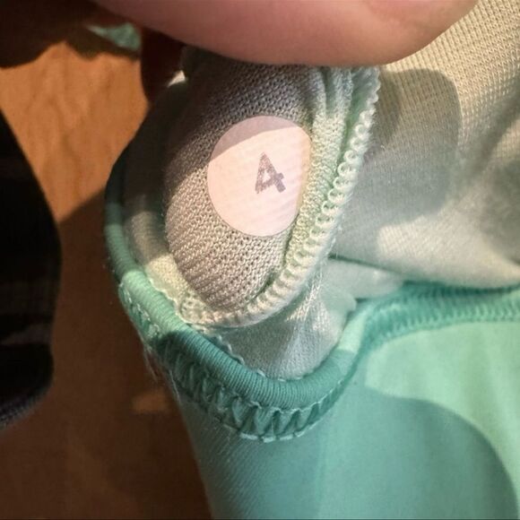 Lululemon Super Sport Tank | Size 4 | Built-in Bra | EUC - Picture 7 of 7